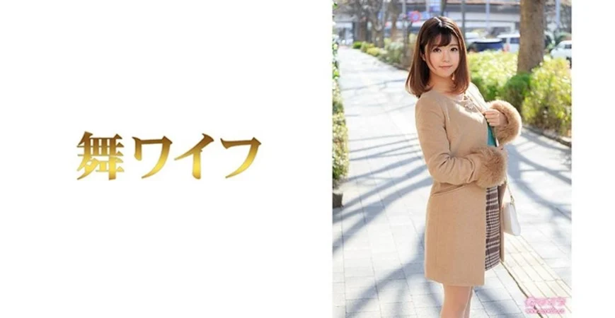 惊喜啊 约到戴帽子的时尚性感御姐，饱满胸部丰腴肉体，抱着很销魂 揉捏亲吻滋滋真爽
